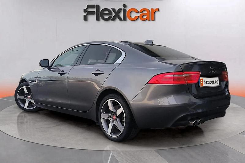 Usado Jaguar XE Pure 241 CV (177 kW) 2018 Gris Berlina