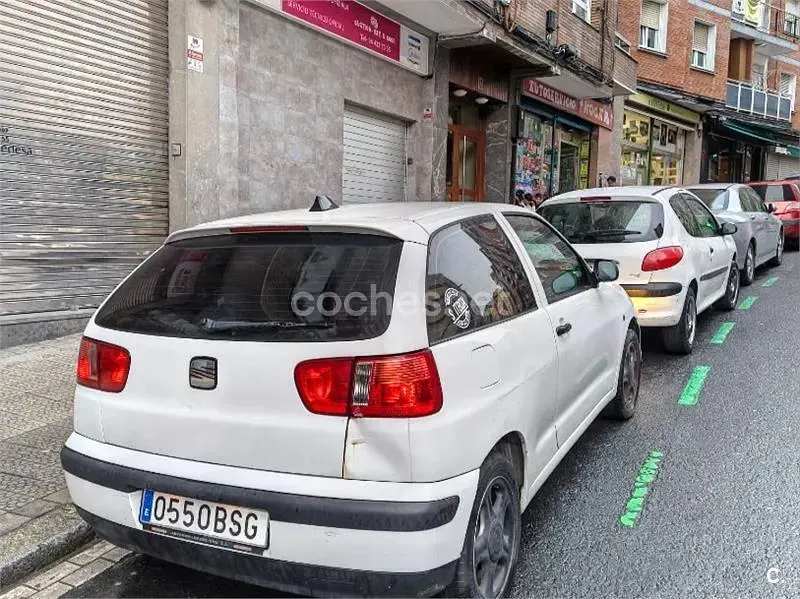Usado Seat Ibiza 75 HP (55 kW) 2002 Branco Citadino