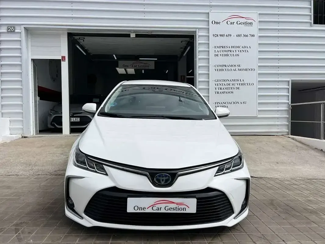 Usado Toyota Corolla Style 122 CV (89 kW) 2021 Blanco Berlina
