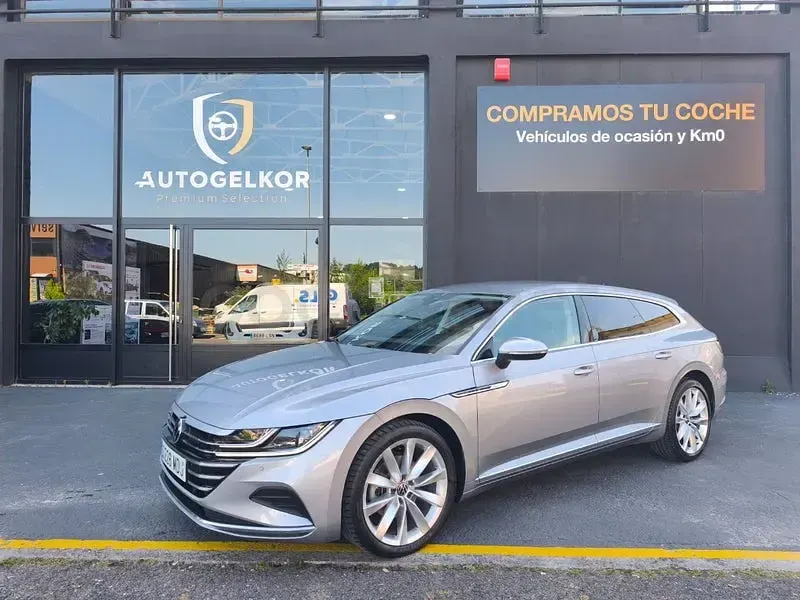Usado VW Arteon Elegance 218 CV (160 kW) 2023 Gris / plata Familiar