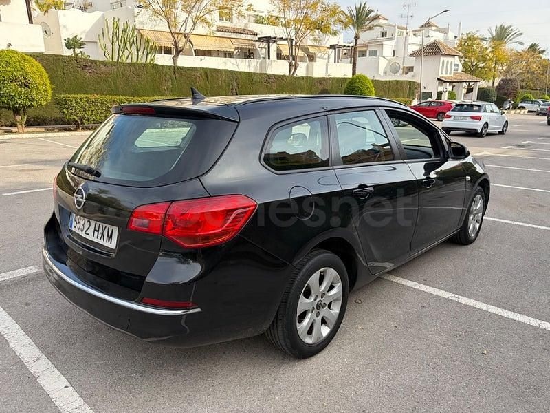 Usado Opel Astra Selective 110 CV (80 kW) 2014 Negro Familiar