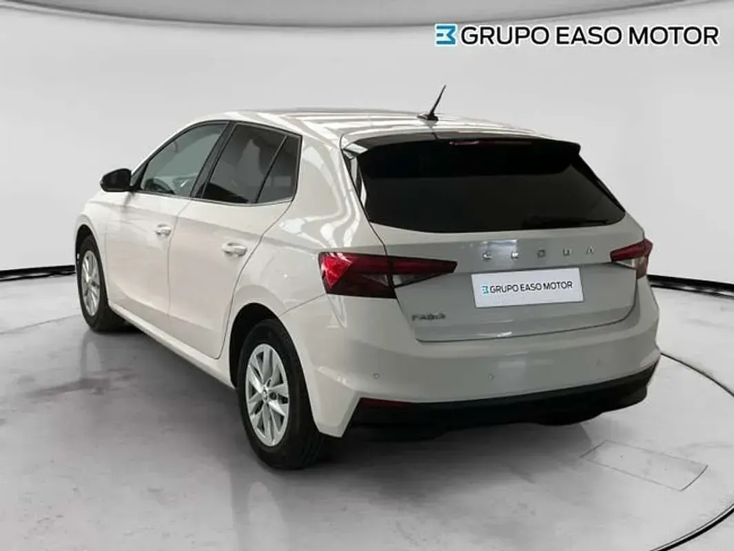 Usado Skoda Fabia Essence 80 CV (58 kW) 2023 Blanco Utilitario