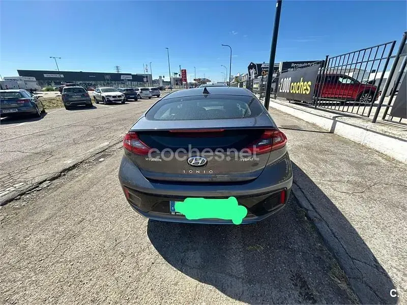 Usado Hyundai Ioniq 141 CV (103 kW) 2018 Gris / plata Utilitario
