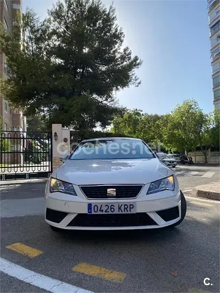 Usado Seat Leon Style 130 CV (95 kW) 2018 Blanco Berlina