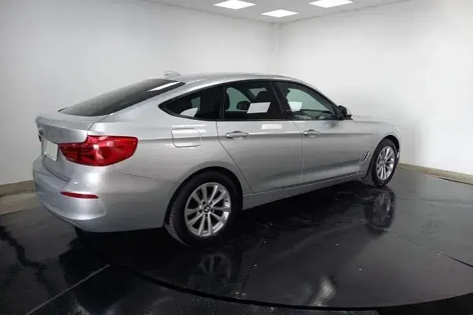 Usado BMW 318 136 CV (100 kW) 2017 Gris Berlina