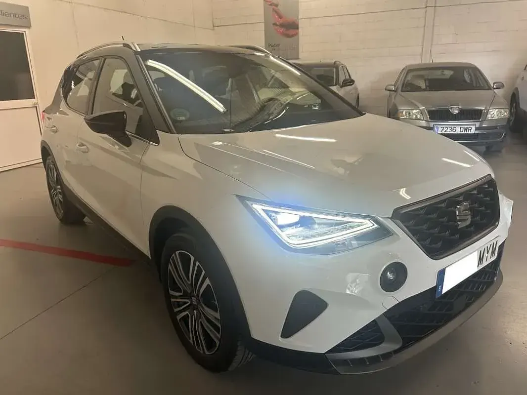 Usado Seat Arona FR 116 CV (85 kW) 2025 Blanco SUV