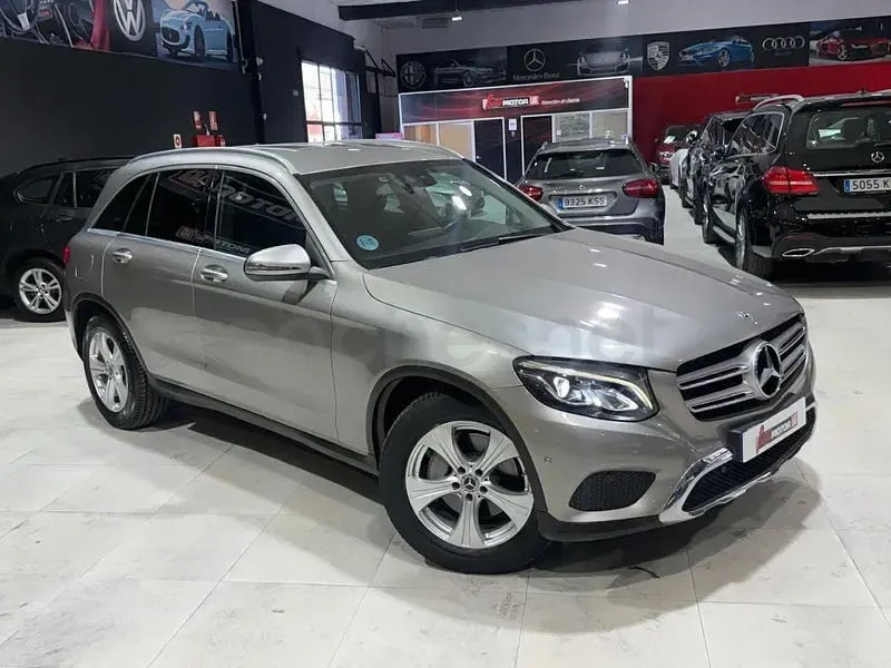Usado Mercedes GLC220 194 CV (142 kW) 2019 Gris / plata SUV