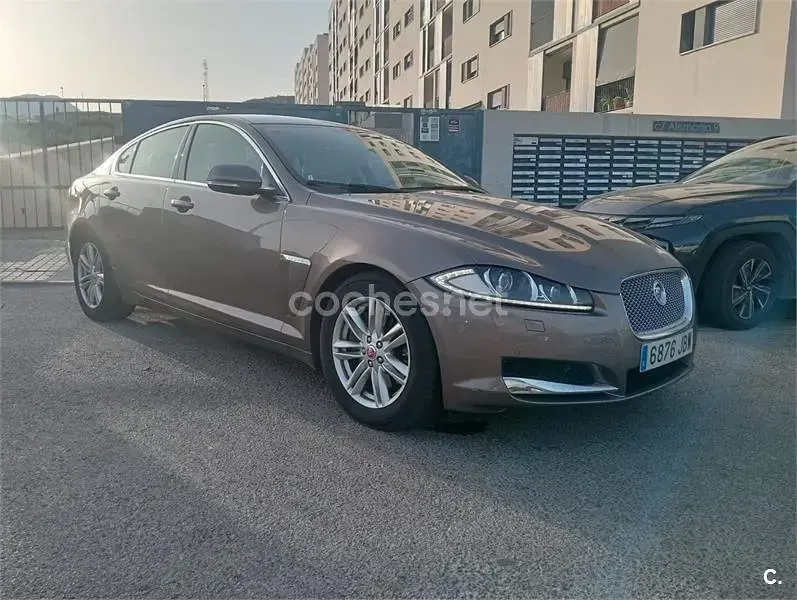 Usado Jaguar XF Premium Luxury 190 CV (139 kW) 2014 Beige Berlina