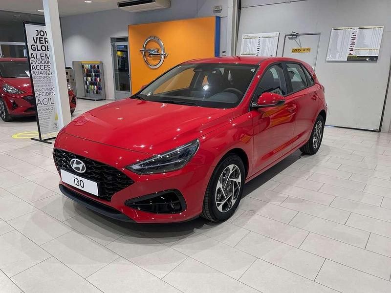 Usado Hyundai i30 97 CV (71 kW) 2024 Rojo Utilitario