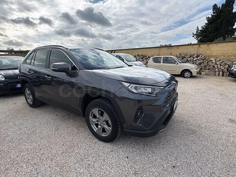 Usado Toyota RAV4 Hybrid Business Edition 218 CV (160 kW) 2022 Gris / plata SUV
