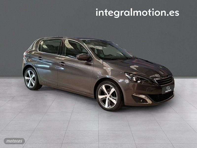 Usado Peugeot 308 Allure 130 CV (95 kW) 2015 Varios colores Berlina
