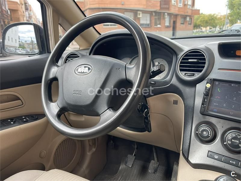 Usado Kia Carens Active 140 CV (102 kW) 2007 Negro Monovolumen