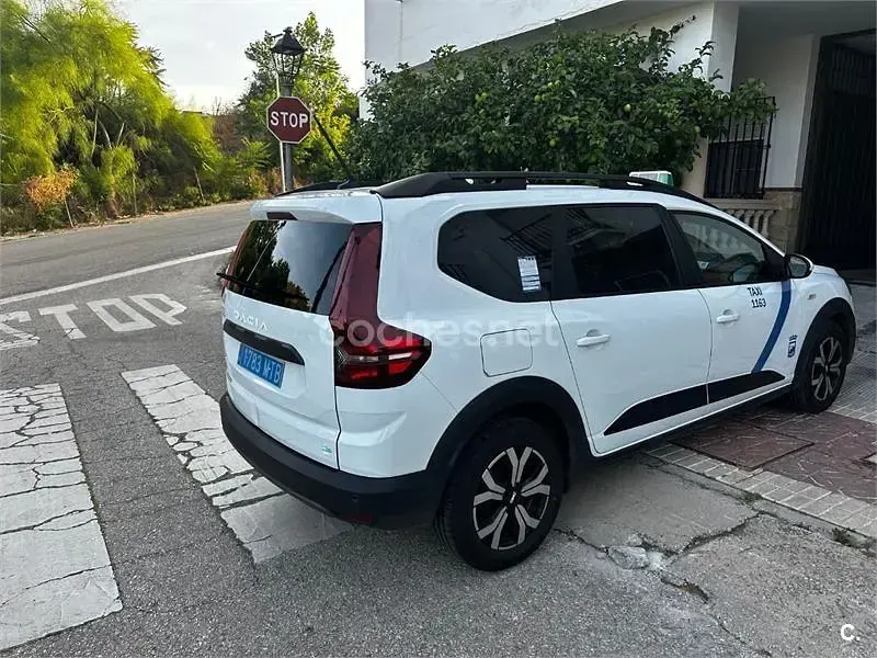 Usado Dacia Jogger Essentiel 100 CV (73 kW) 2024 Blanco Monovolumen