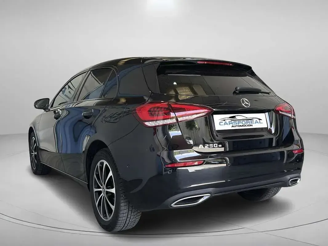 Usado Mercedes A250 218 CV (160 kW) 2020 Negro Utilitario