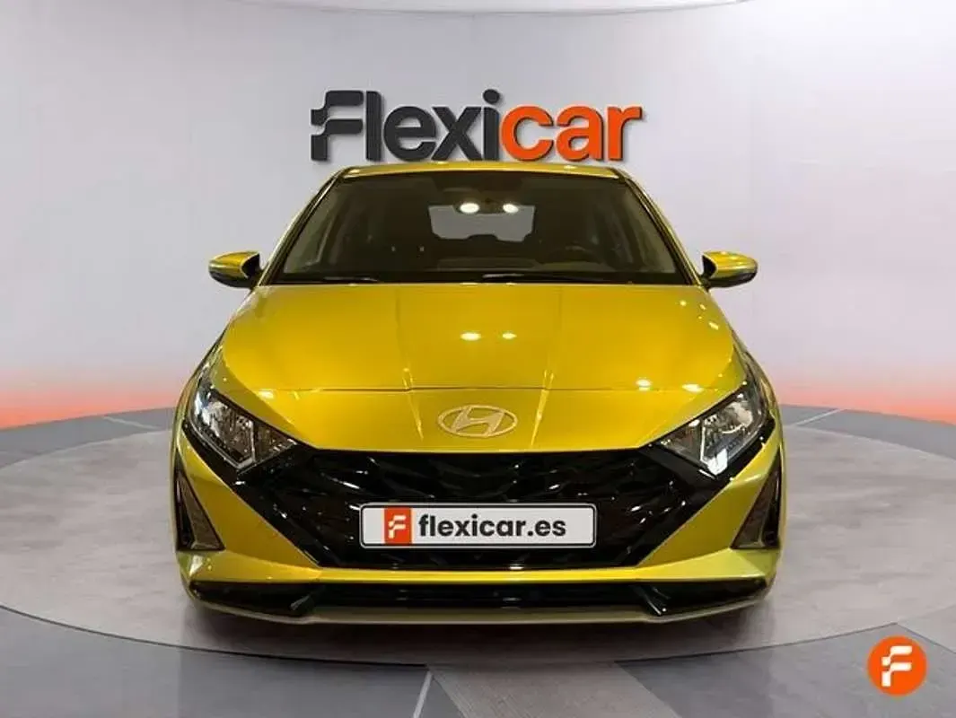 Usado Hyundai i20 101 CV (74 kW) 2024 Amarillo Utilitario