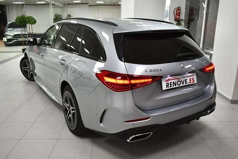 Usado Mercedes C300e 313 CV (230 kW) 2023 Gris / plata Familiar