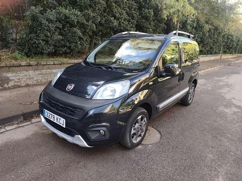 Negro Usado 2017 Fiat Qubo Trekking Monovolumen | 6990 € (Super precio) - Imagen 1/4