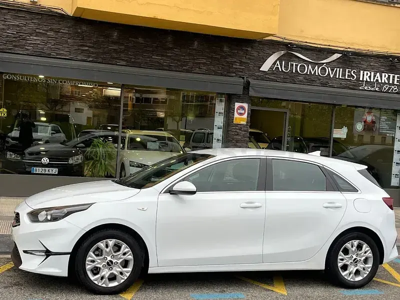 Usado Kia Ceed 100 CV (73 kW) 2021 Blanco Utilitario