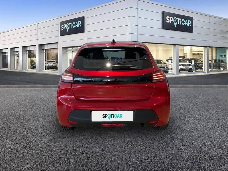 Usado Peugeot 208 Active 100 CV (73 kW) 2024 Rojo Utilitario