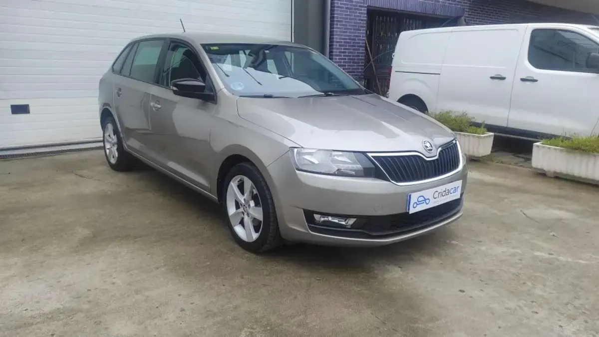 Usado Skoda Rapid 90 CV (66 kW) 2018 Beige Utilitario