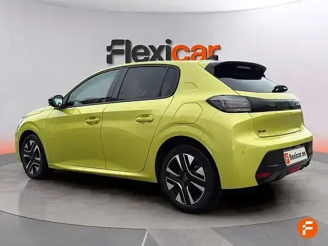 Usado Peugeot 208 Allure 100 CV (73 kW) 2025 Verde Utilitario