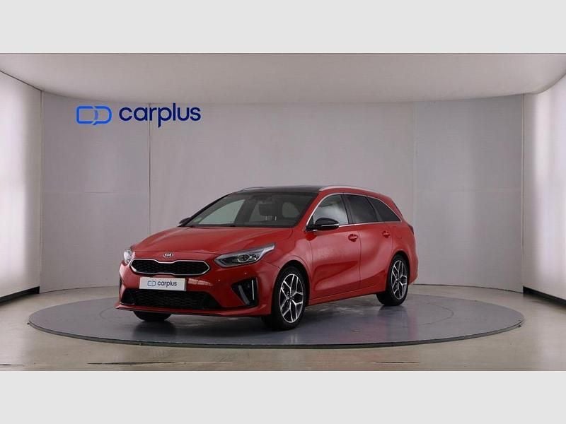 Usado Kia Ceed GT GT-Line 140 CV (102 kW) 2020 Track red (sólido) Familiar