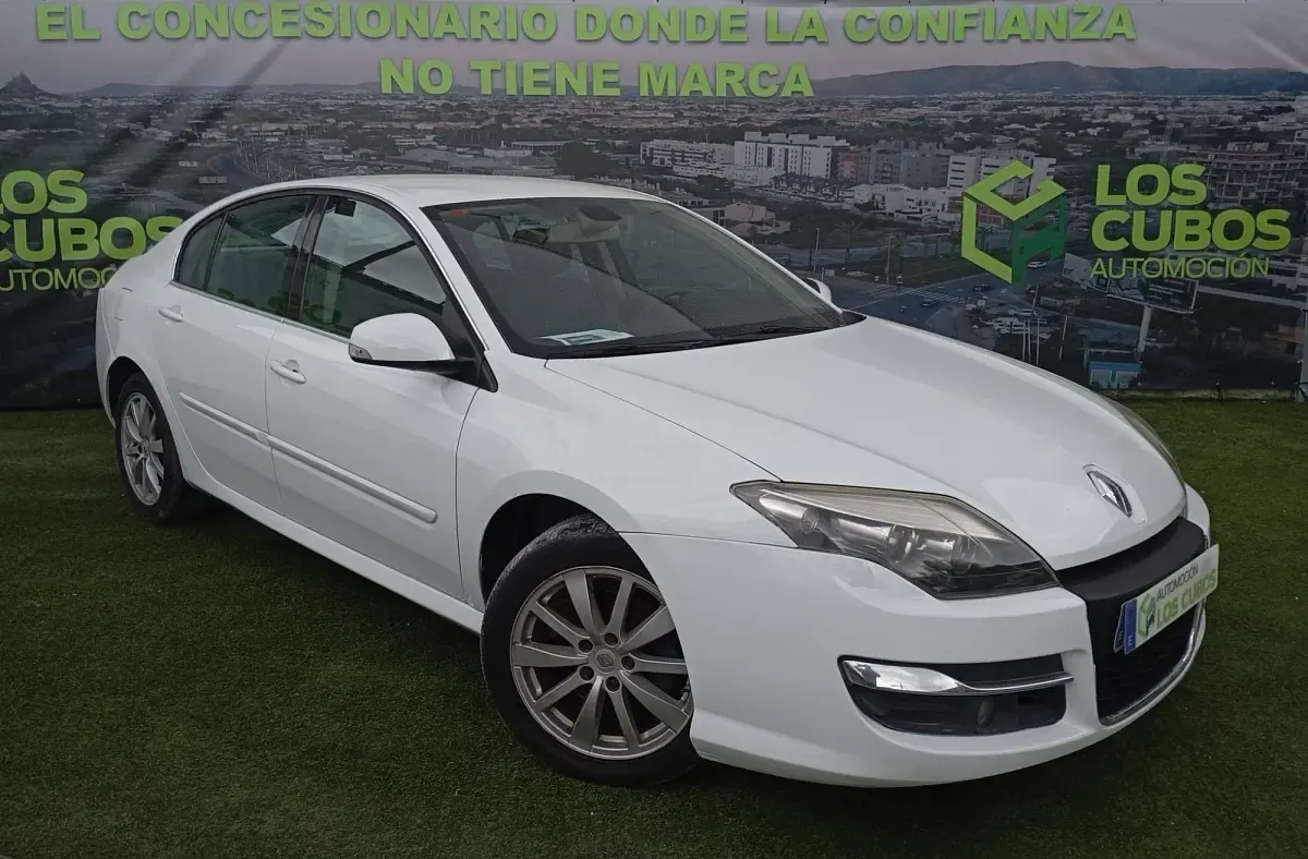 Usado Renault Laguna III Dynamique 130 CV (95 kW) 2011 Blanco