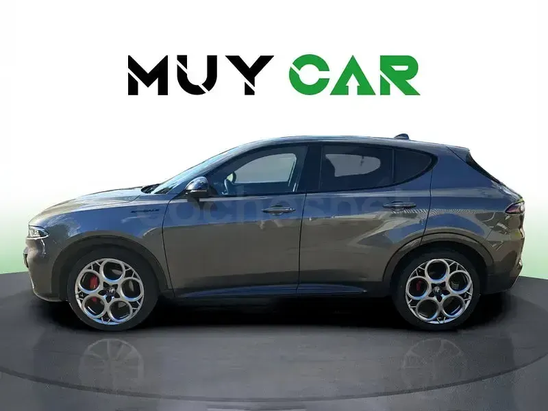 Usado Alfa Romeo Tonale Edizione Speciale 130 CV (95 kW) 2022 Gris / plata SUV