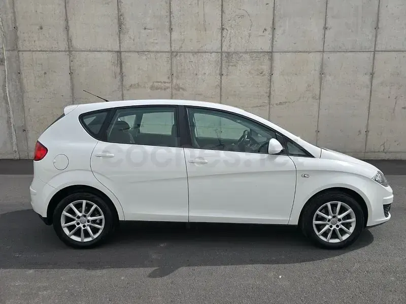 Usado Seat Altea Ecomotive 105 CV (77 kW) 2010 Blanco Monovolumen