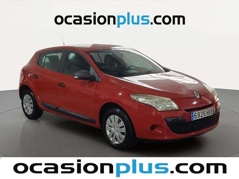 Usado Renault Mégane III Authentique 86 CV (63 kW) 2010 Rojo Utilitario