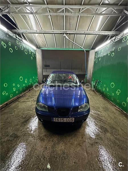 Usado Seat Ibiza Sport 100 CV (73 kW) 2002 Azul Berlina