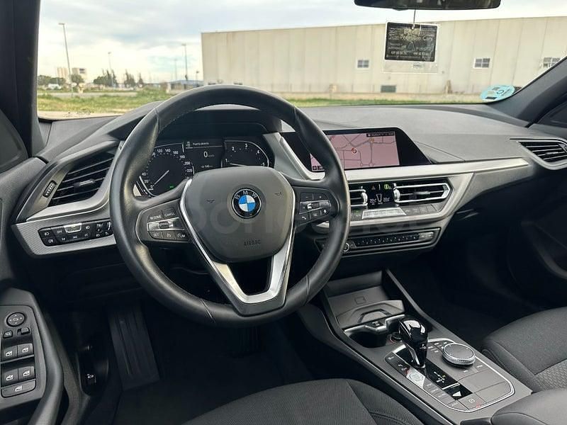 Usado BMW 118 Comfort Edition 150 CV (110 kW) 2021 Blanco Utilitario