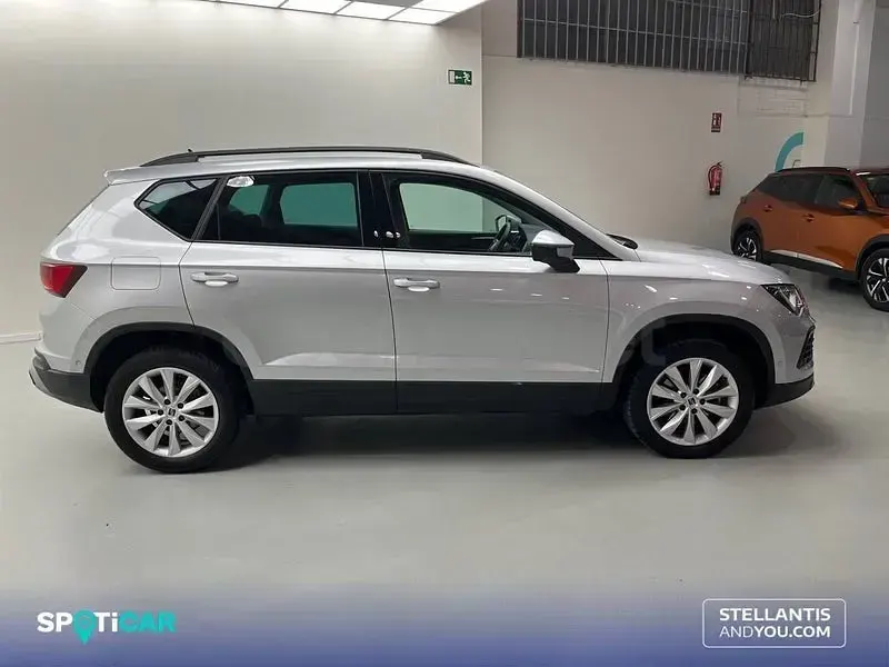 Usado Seat Ateca Style 150 CV (110 kW) 2023 Gris / plata SUV