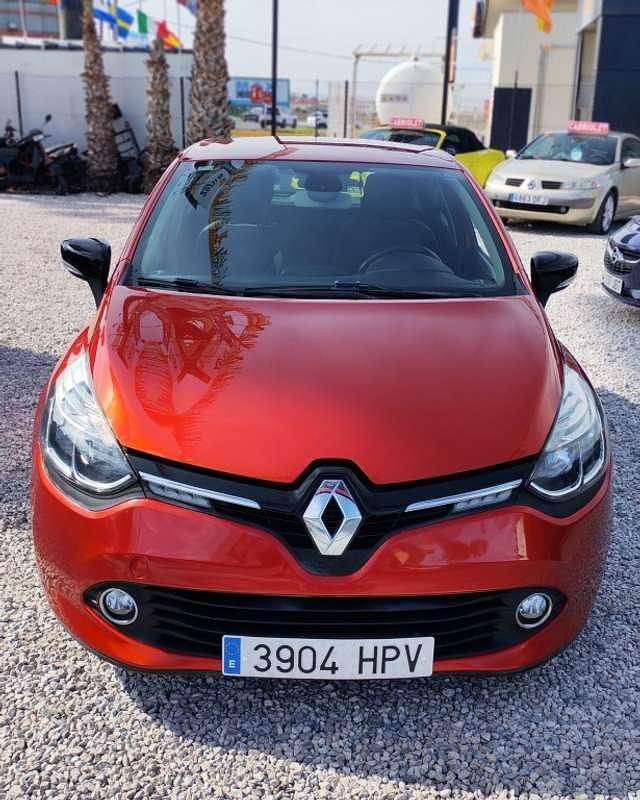 Usado Renault Clio GrandTour Expression 90 CV (66 kW) 2013 Rojo Familiar