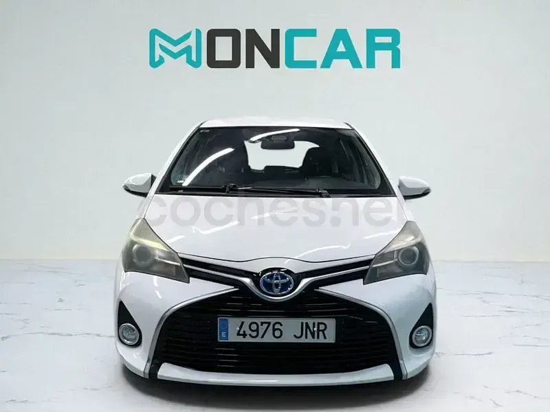 Usado Toyota Yaris Hybrid Active 100 CV (73 kW) 2016 Blanco Berlina