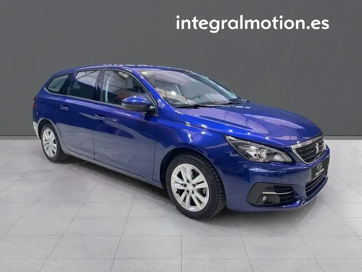 Usado Peugeot 308 SW Active 99 CV (72 kW) 2018 Azul Familiar