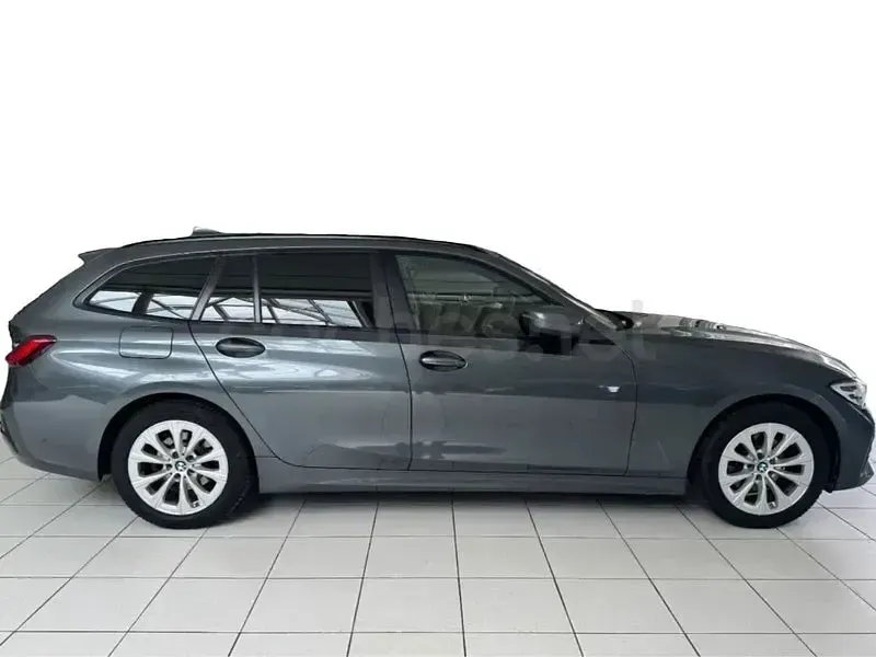 Usado BMW 320 190 CV (139 kW) 2026 Gris / plata Familiar