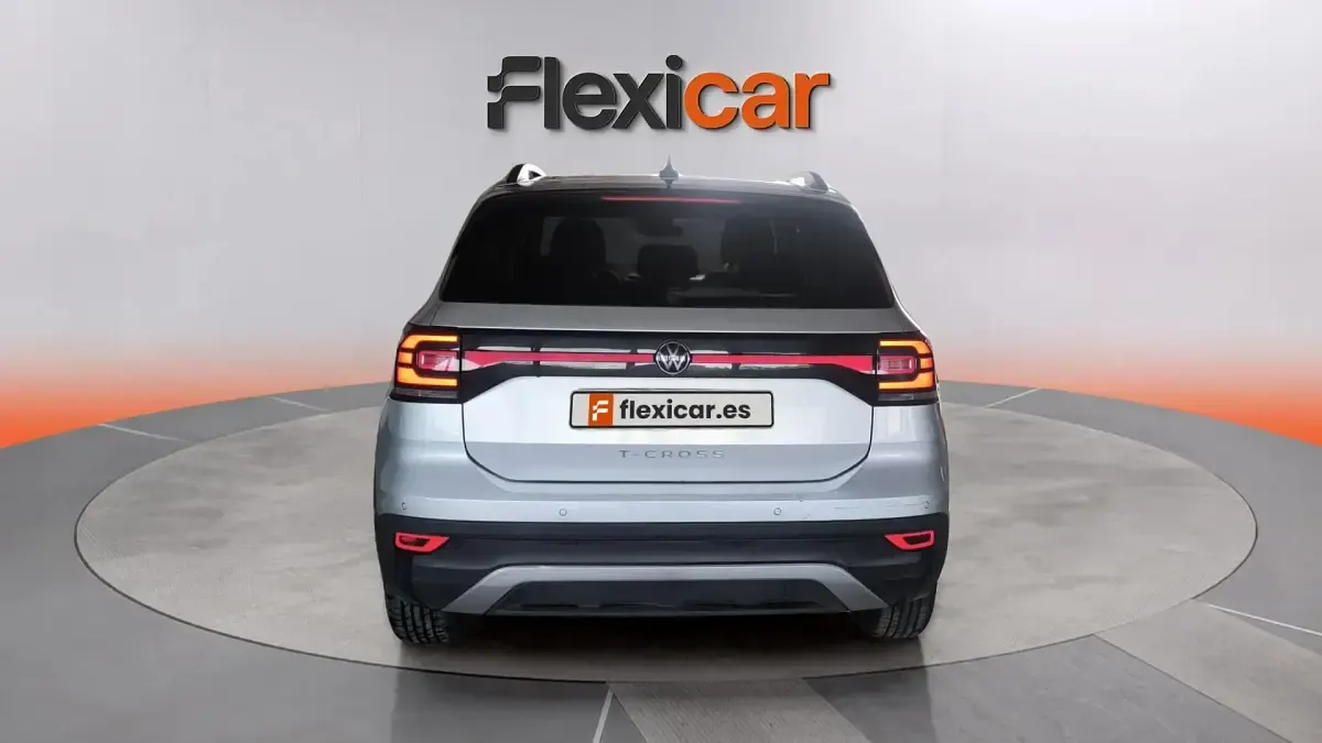 Usado VW T-Cross Advance 110 CV (80 kW) 2023 Gris SUV