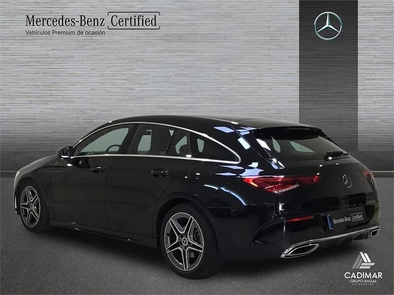 Usado Mercedes CLA200 Shooting Brake AMG line 150 CV (110 kW) 2023 Negro Familiar