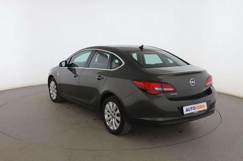Usado Opel Astra Excellence 131 CV (96 kW) 2014 Gris Berlina
