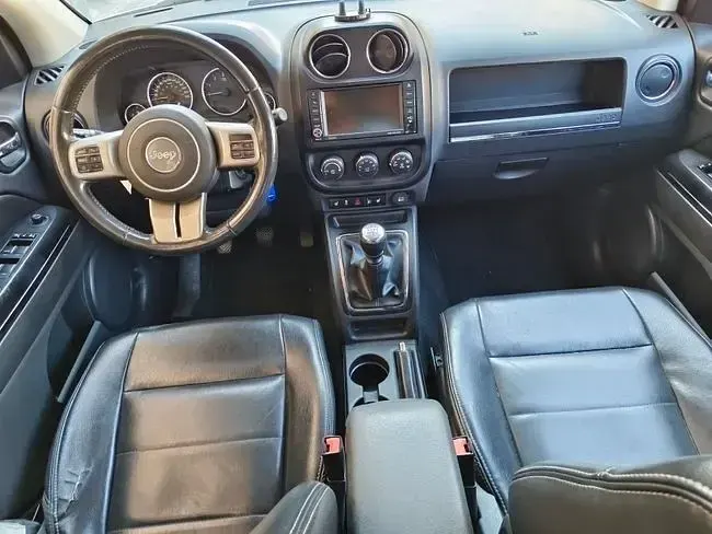 Usado Jeep Compass Sport 136 CV (100 kW) 2011 Blanco SUV