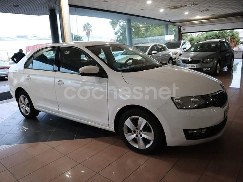 Usado Skoda Rapid Active 116 CV (85 kW) 2018 Blanco Berlina