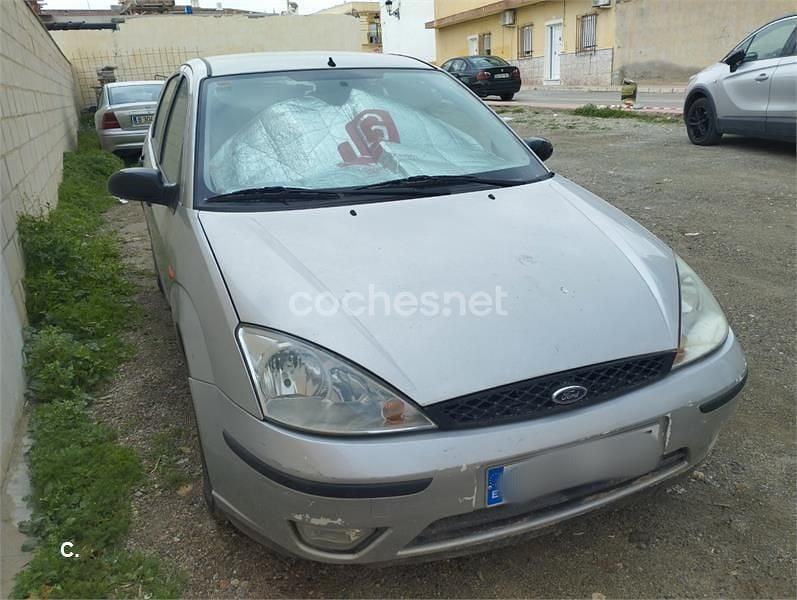 Usado Ford Focus Ambiente 100 CV (73 kW) 2003 Gris / plata Familiar