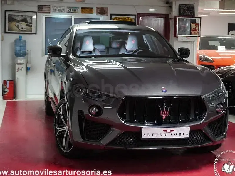 Usado Maserati Levante 580 CV (426 kW) 2020 Gris / plata SUV