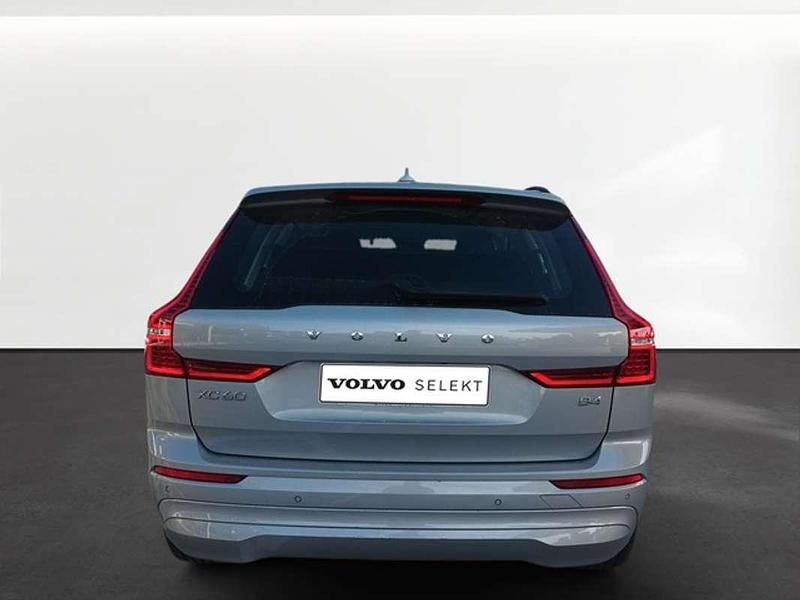 Usado Volvo XC60 Momentum 197 CV (144 kW) 2022 Plateado SUV