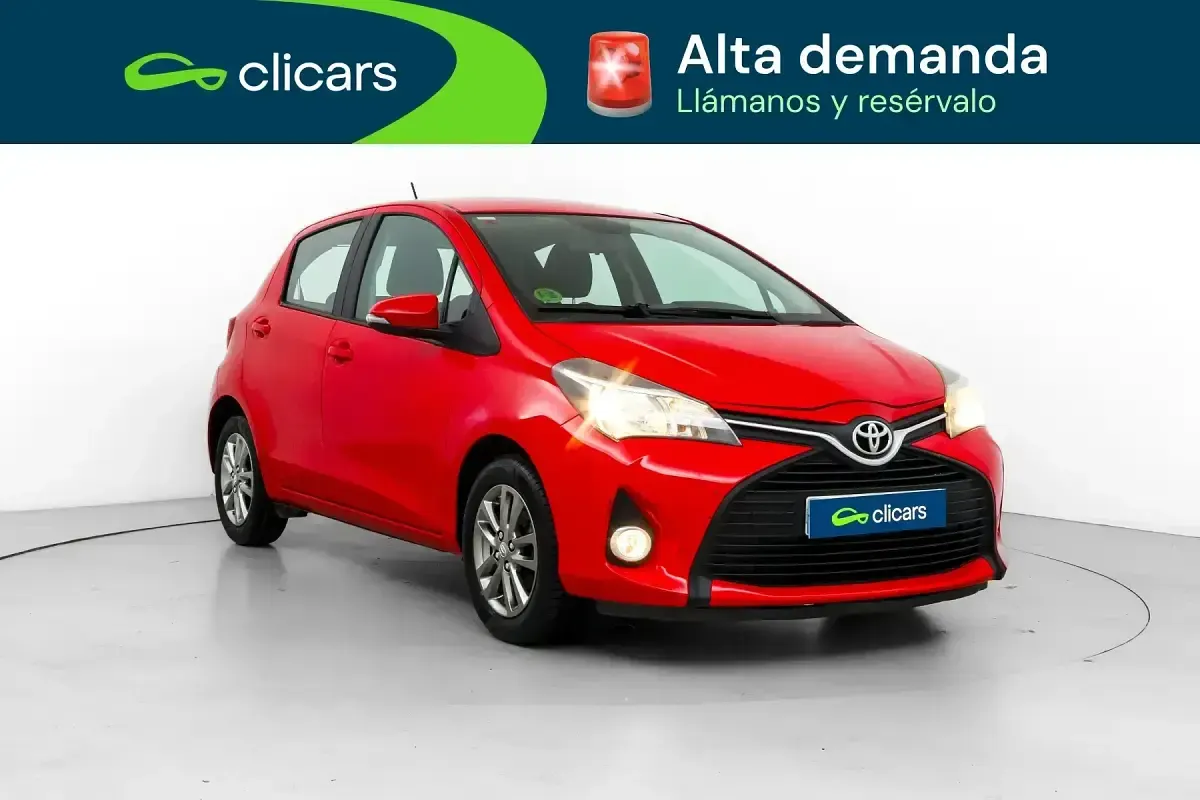 Usado Toyota Yaris City 99 CV (72 kW) 2015 Rojo Utilitario