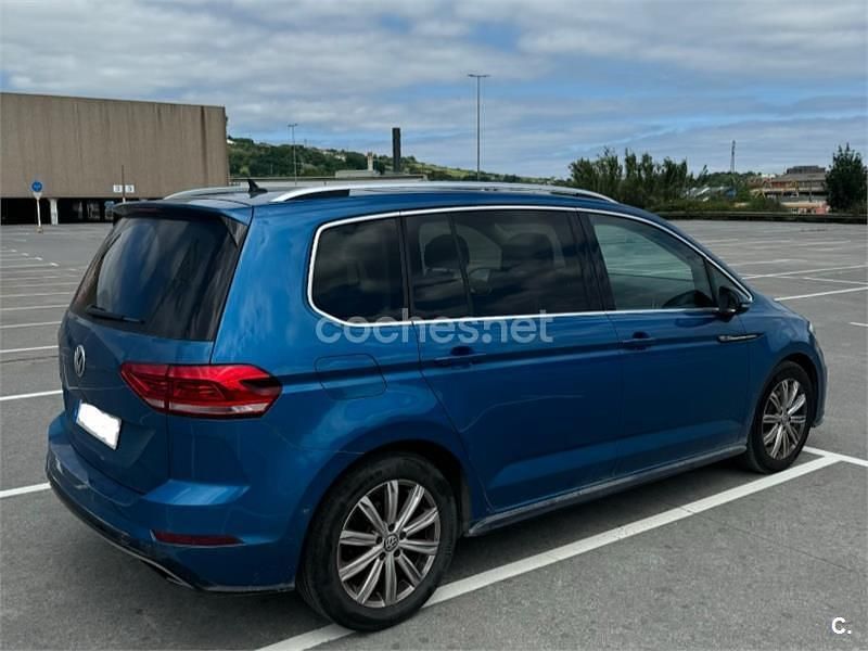 Usado VW Touran Sportline 150 CV (110 kW) 2019 Azul Monovolumen