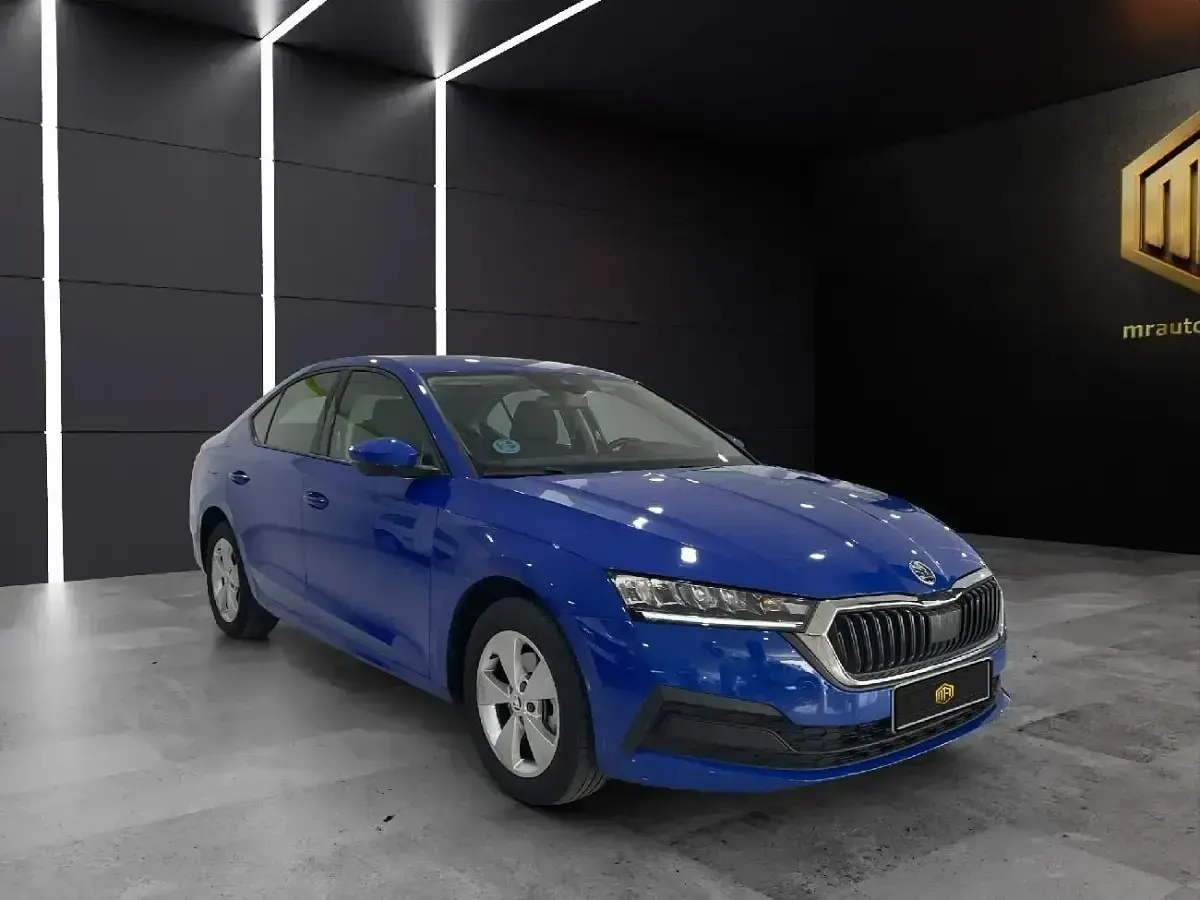 Usado Skoda Octavia Active 115 CV (84 kW) 2022 Azul