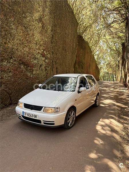 Usado VW Polo 60 CV (44 kW) 1996 Blanco Berlina