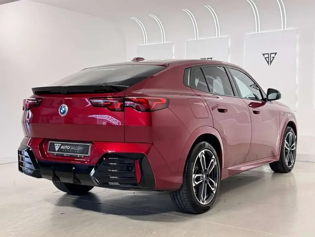 Usado BMW iX2 M Sport 230 kW (313 CV) 2024 Rojo SUV